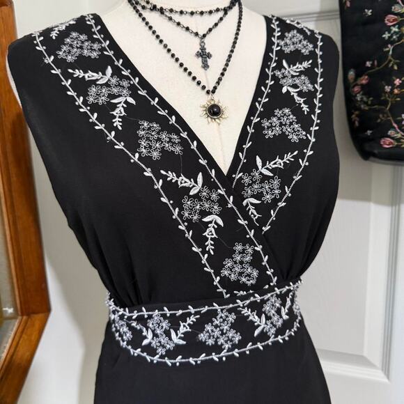VTG Y2K Ice Black & White Silk Floral Embroidered Beaded Whimsy Fairy Top L - Picture 2 of 7